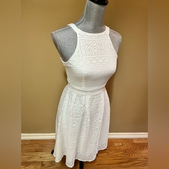 Le Chateau Dress - Picture 5 of 9